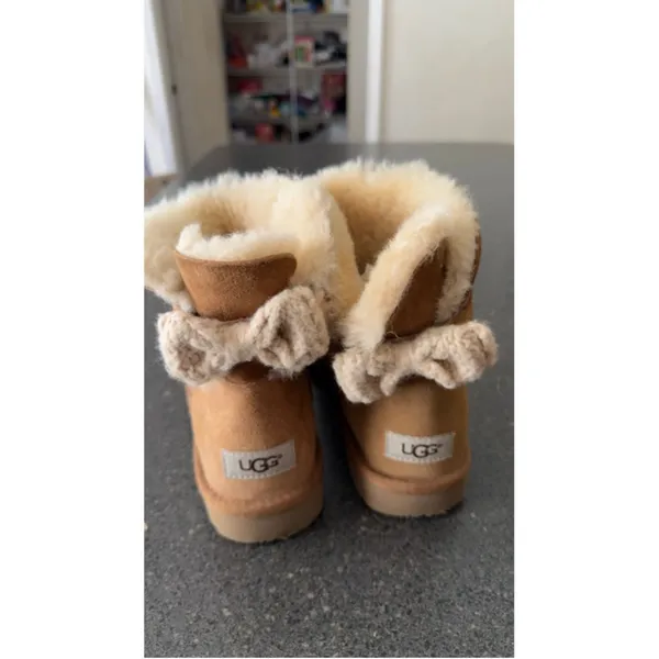 UGG Mini Bailey Knit Bow Boots in classic chestnut suede size 8 - Image 14