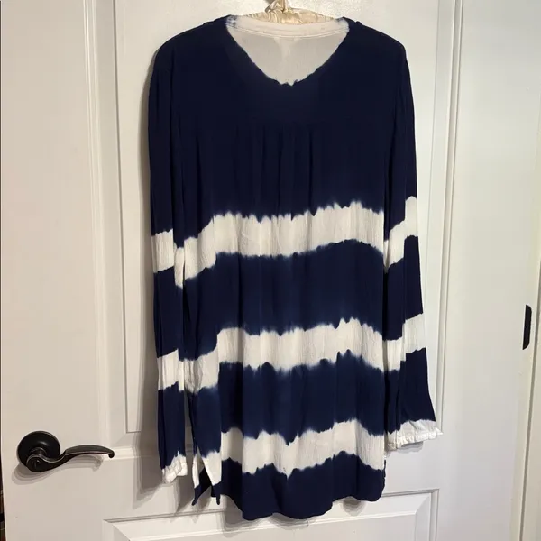 Aeropostale Large Women’s Navy and White Button Flowy Nautical Top - Image 6