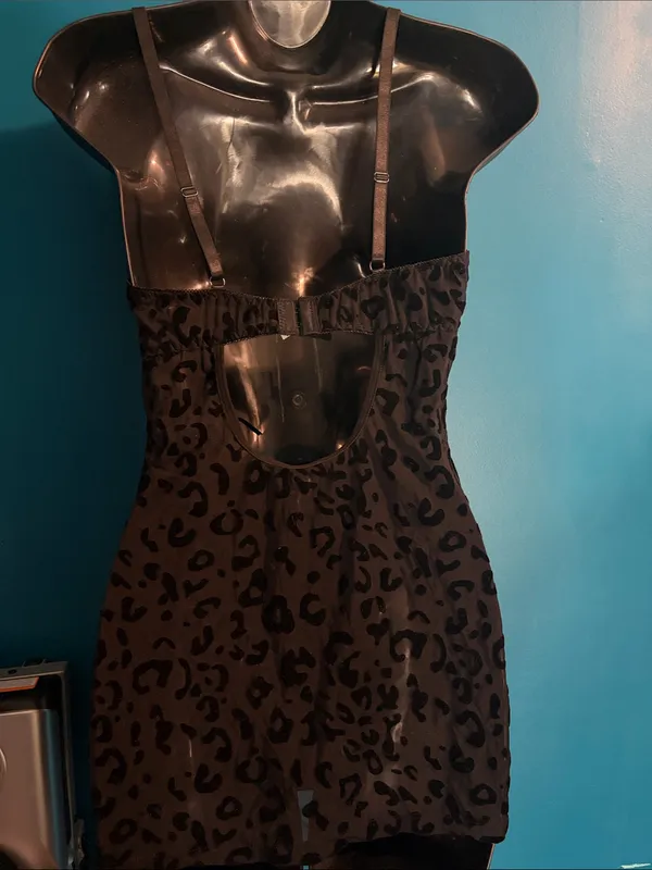 Black Leopard-Print Satin Chemise with Lace Accents - Image 4