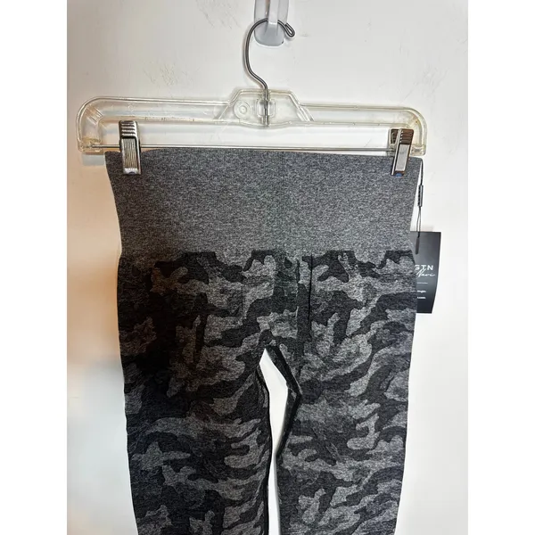 NVGTN Gray Camo Seamless Leggings Gym Workout Activewear Pants Size M New - Image 5