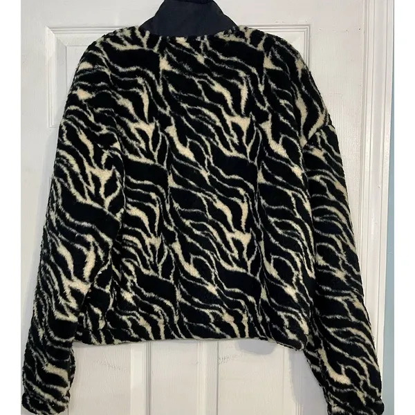 PacSun Zebra Print SzXL Cropped Sherpa Fleece Pullover – Black & Cream - Image 14