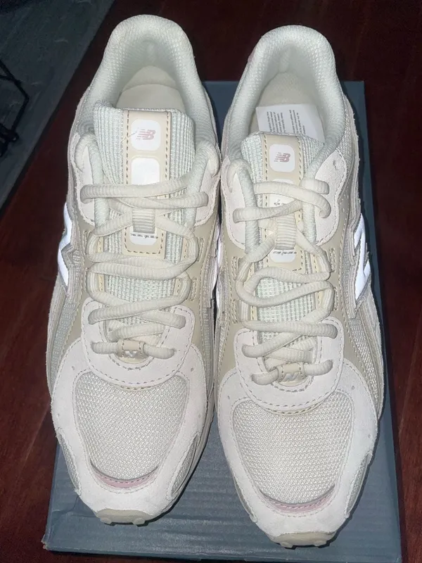 New Balance 204L Sea Salt Pink - Image 2