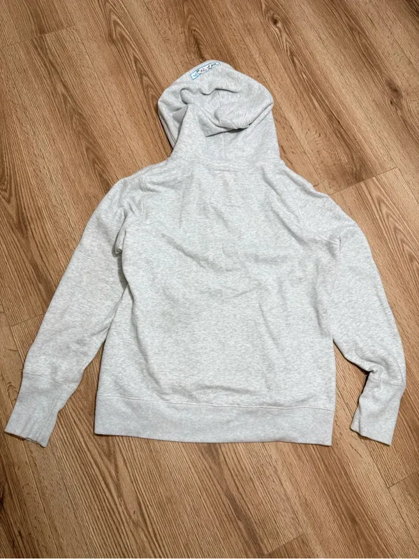 Hollister Women's Senior 2026 Hoodie XL Gray Chenille Patch Pullover - Image 3