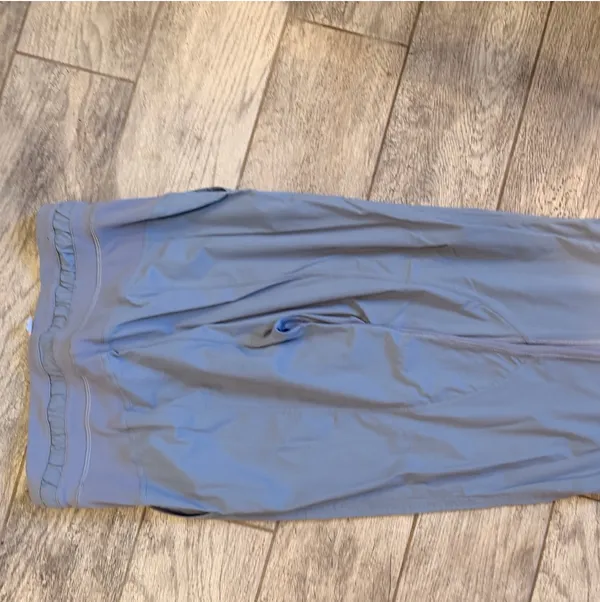 Lululemon dance studio crop size 6 - Image 4