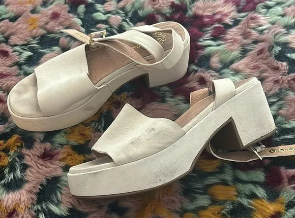Anthropologie Cream Leather Heeled Sandals - Image 9