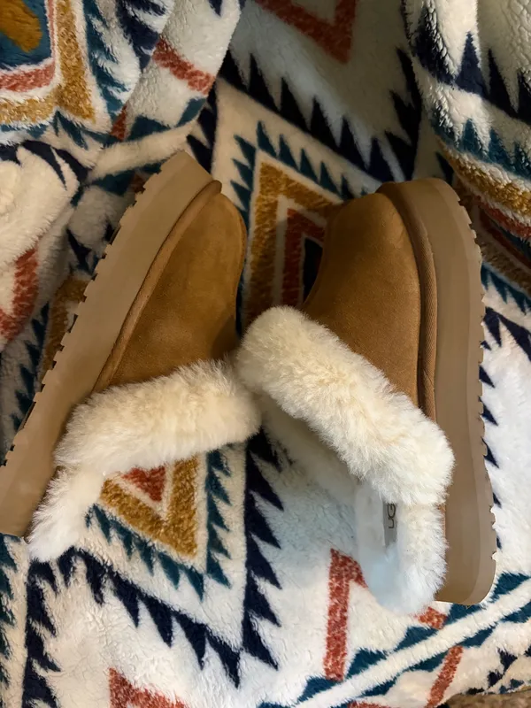 Women’s UGG Slippers - Image 3