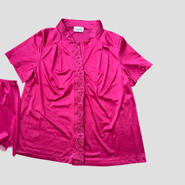 Vintage Vanity Fair Hot Pink Pajama Set Women’s Medium Short Sleeve Top & Pants - Image 2