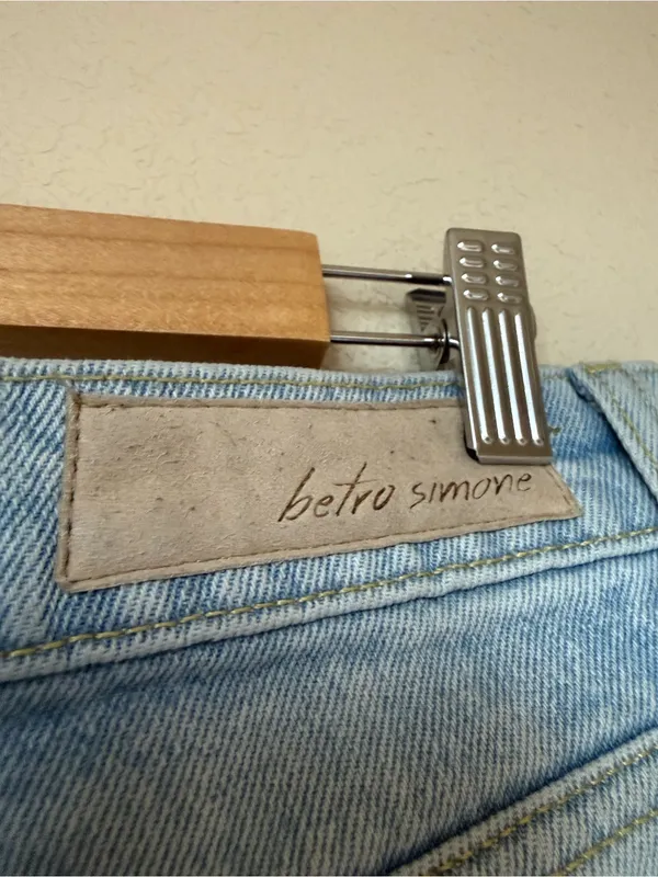 Betro Simone Size 30 High Rise Mom Jeans Light Wash Distressed 100% Cotton - Image 5
