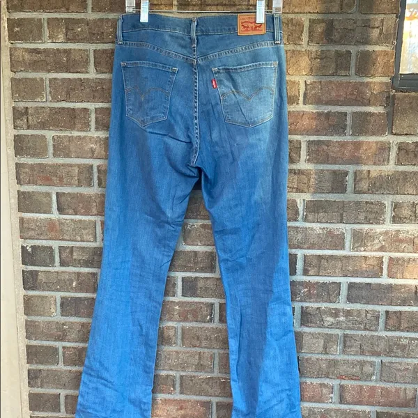 Levi's Classic Blue Flare Jeans - Image 3
