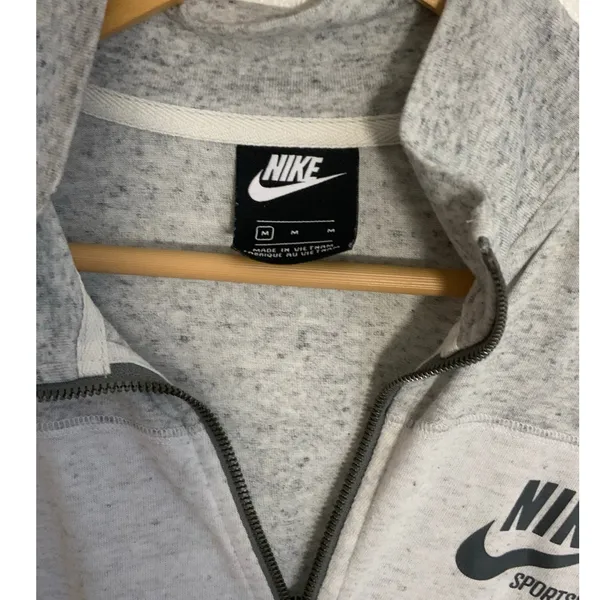 Nike Women's light weight jacket size medium‎ - Image 2