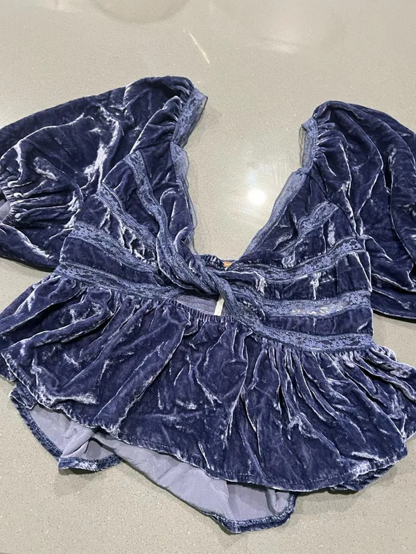 Free people velvet twist top - Image 9