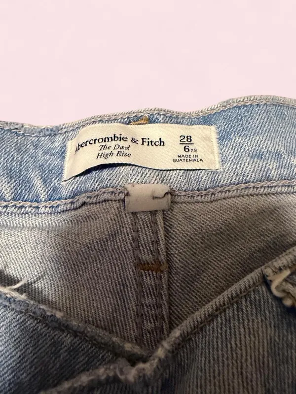 Abercrombie & Fitch Light Wash Frayed Denim Shorts - the dad high rise - Image 3