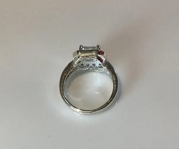 Silver Toned Crystal Ring - Image 5