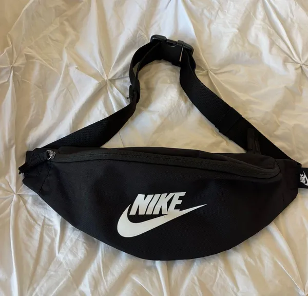 Nike Heritage Fanny Pack - Image 2
