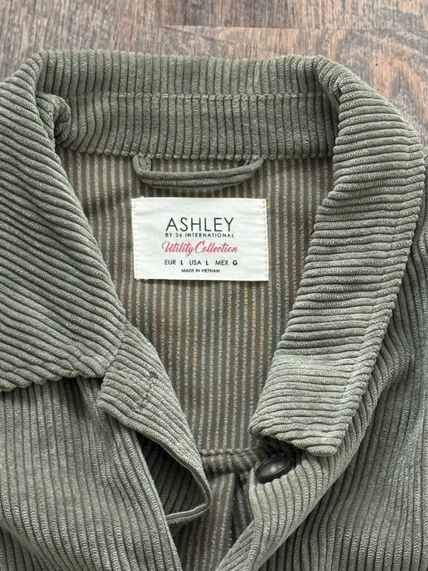 Green Corduroy Throw Over Size L - Image 3