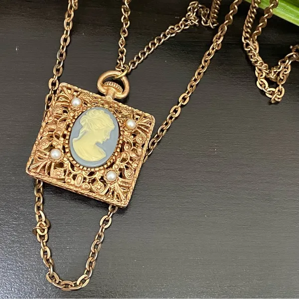 Vintage Unsigned Victorian Lady Cameo Pendant Necklace - Image 8