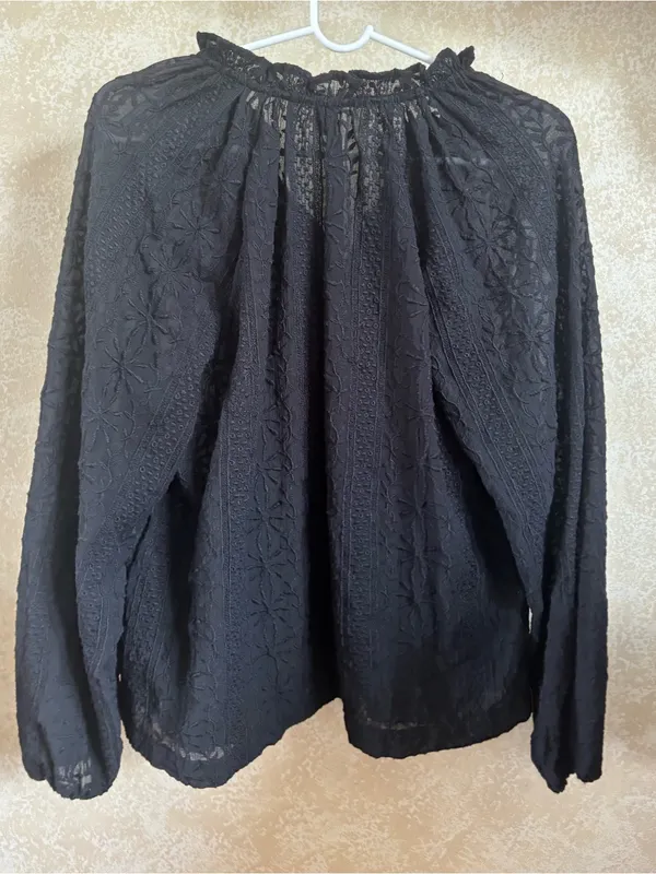 Old Navy Ruffle Trim Split Neck Top in Black - Size: Medium - Image 5