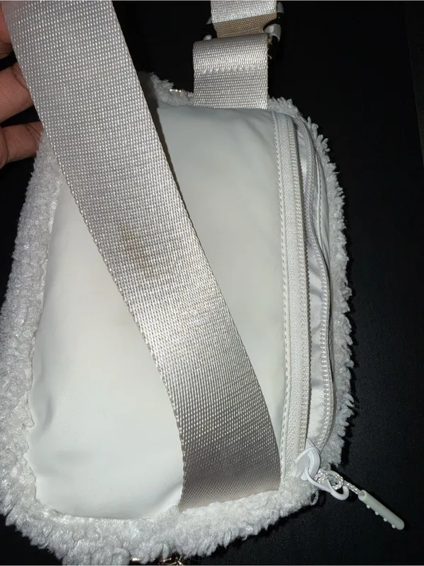 lululemon athletica Cream Sherpa Crossbody Waist Bag - Image 8