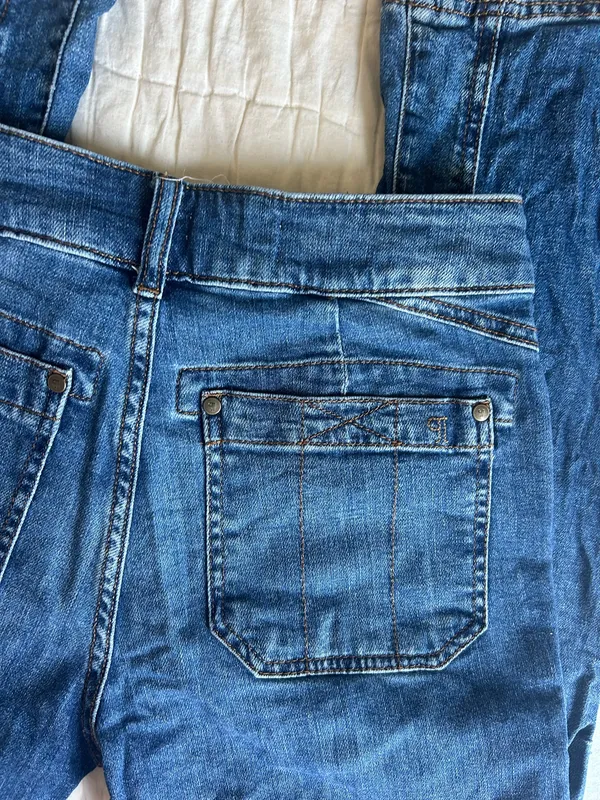 Blue Jeans Pilcro Anthropologie 25 - Image 3