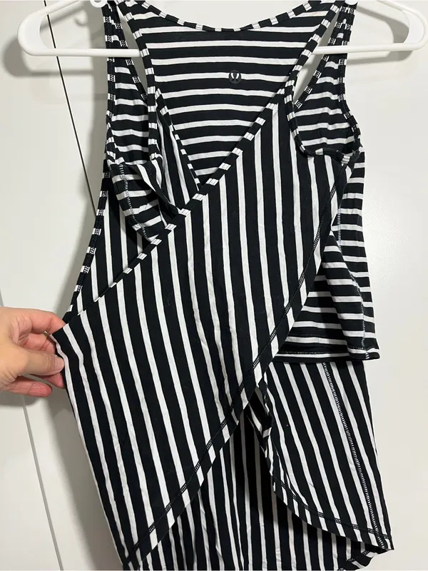 Lululemon Size 2 Black White Striped Racerback Tank Top - Image 3