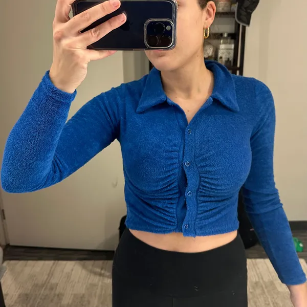 Pretty Little Thing Blue Button Crop Long-sleeve - Image 3