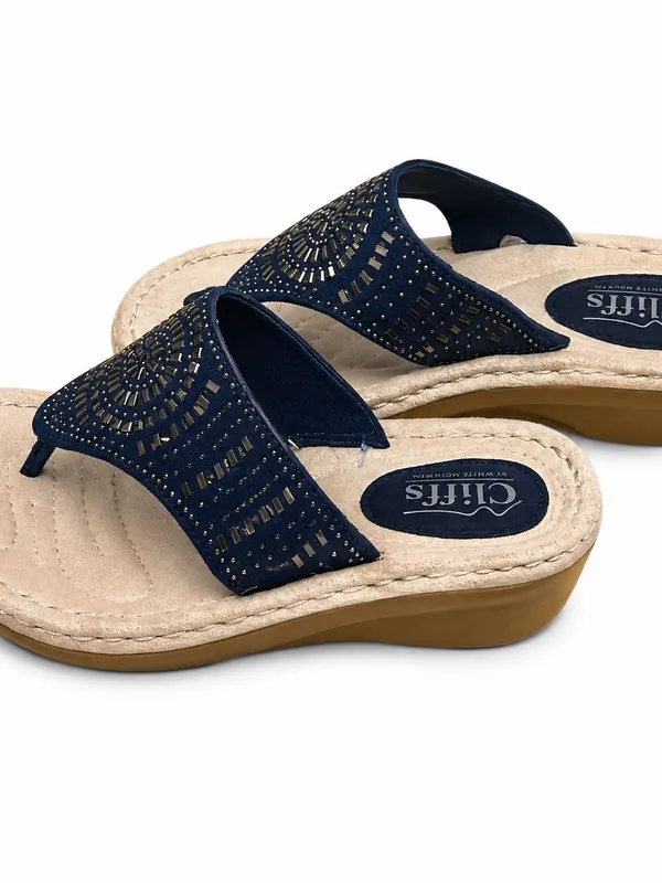 Cliffs by White Mountain Navy Embellished Comfort Thong Sandals Size 6M EUC - Image 2