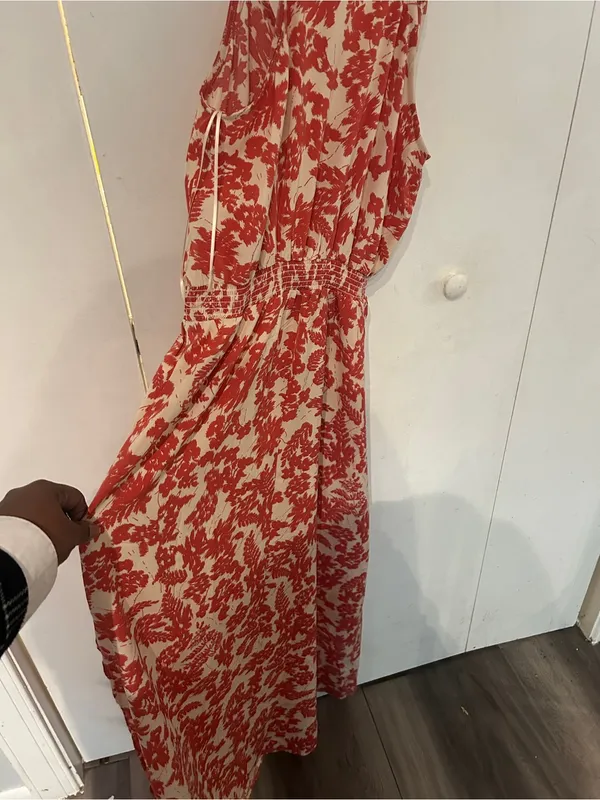 Prómesa Cream Dress with Coral-Red Floral Print - Image 8