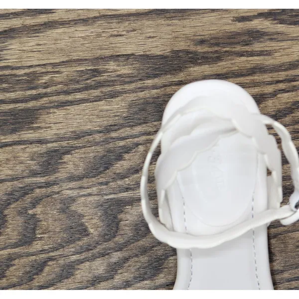 NWT On 34th Womens Pathina Scalloped Sandals Block Heel White Smooth 8.5M - Image 12