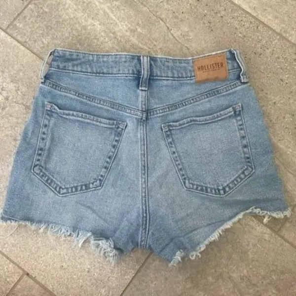 Hollister Ultra High-Rise Mom Short - Image 2