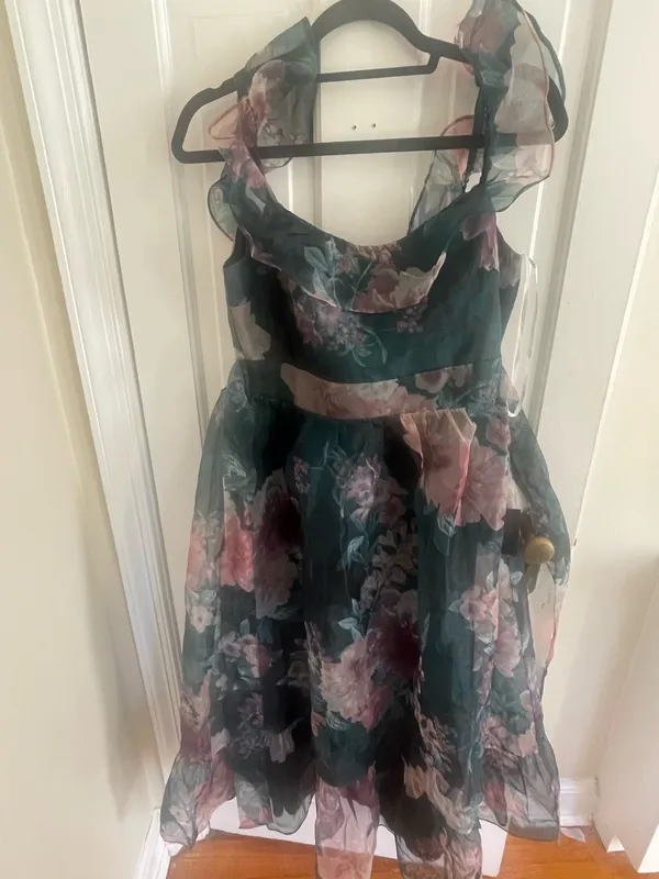 Lulus Green Dress - Image 2