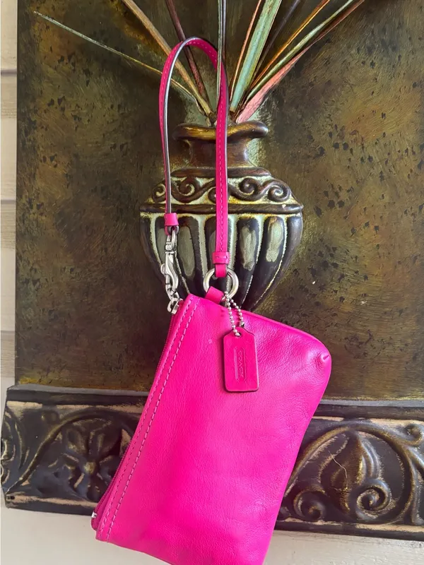 COACH Hot Pink Leather Wristlet Clutch - Image 7