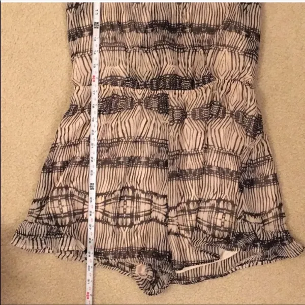 ✨ ASTR Lace patterned Surplice romper ✨ - Image 7