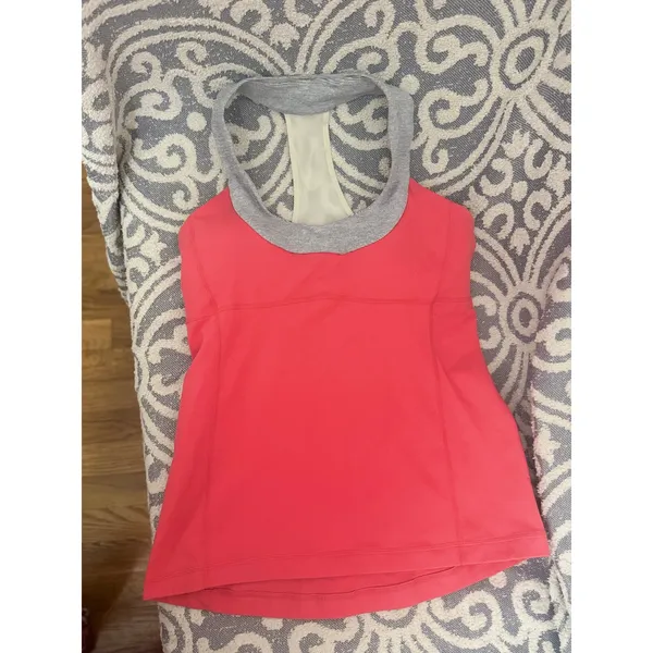 Lululemon Size 8 Round Neck Tank Top Activewear Racerback built in sports bra - Image 5