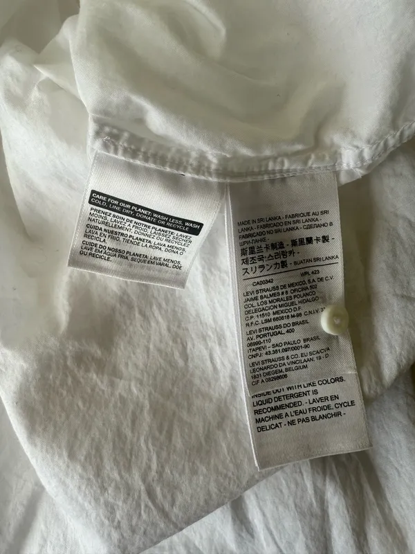 Levi’s V-Neck White Shirt XS 3/4 Sleeves - Image 9