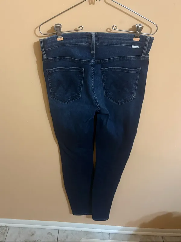 Mother High Waisted Looker Jeans in Tongue and Chic - Image 6