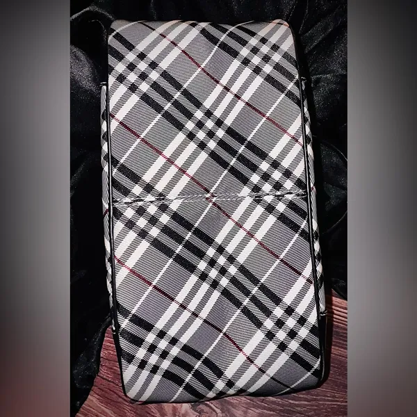 AUTHENTIC BURBERRY CHECK HANDBAG 🖤 - Image 2