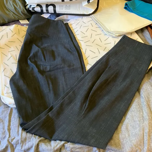 EUC Lululemon Here To There HR Pant 7/8, Sz 6, Crosshatch Texture Black Multi - Image 3