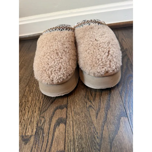 UGG Tazz Maxi Curly Chestnut Fur Slippers Womens Size 6 SOLD OUT - Image 4