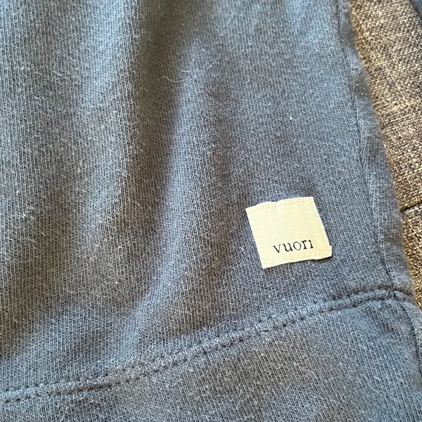 Vuori gunmetal Crewneck sweatshirt. Size large? - Image 3
