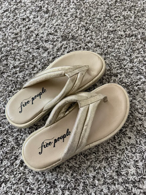 Free people wonderland flip flops - Image 2