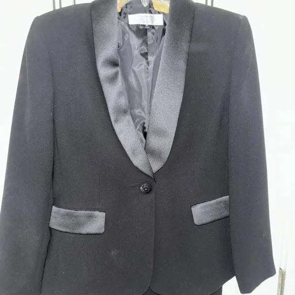 Tahari - Arthur S.Levine matching suit set - Image 3