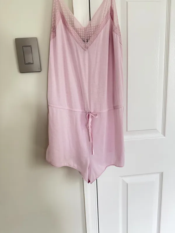 Victoria's Secret Women’s Sleep Romper Medium Pink Lace Trim Lounge Feminine - Image 4