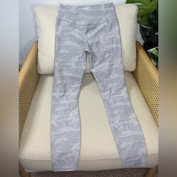 Vuori Clean Elevation Leggings 25" Size XS - Image 4