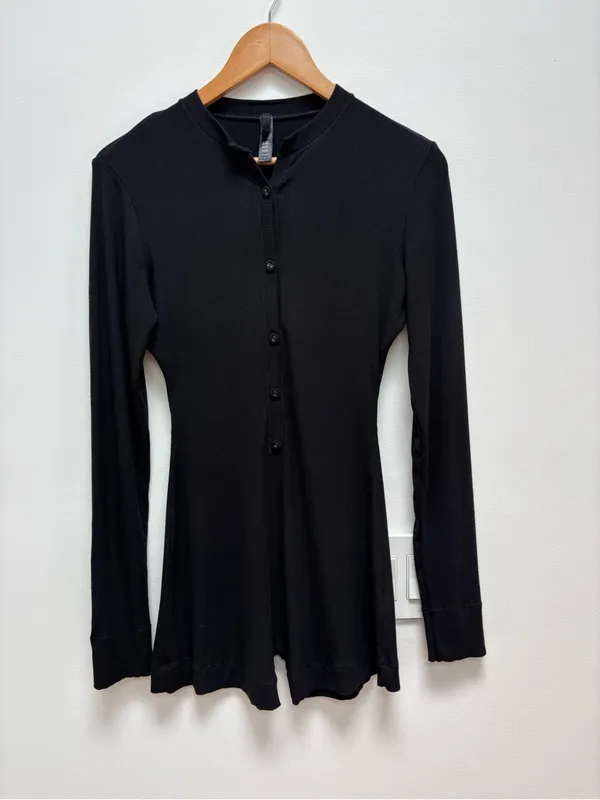 SKIMS Soft Lounge Long Sleeve Henley Romper in charcoal L - Image 2
