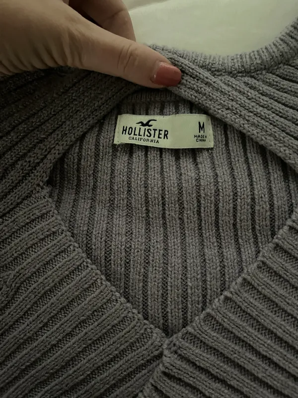 Hollister Crop Top Sweater - Image 2