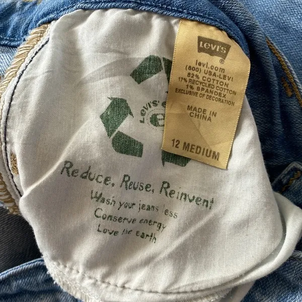 Levi's light wash low flare denim. - Image 5