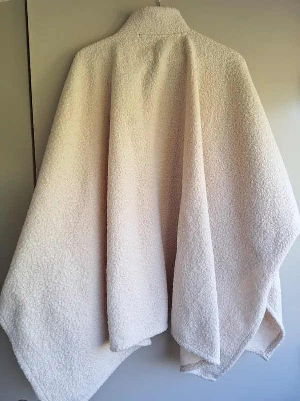 NWT MARC NEW YORK Andrew Marc Cozy Sherpa Fleece Toggle Poncho Cape Jacket Cream - Image 4