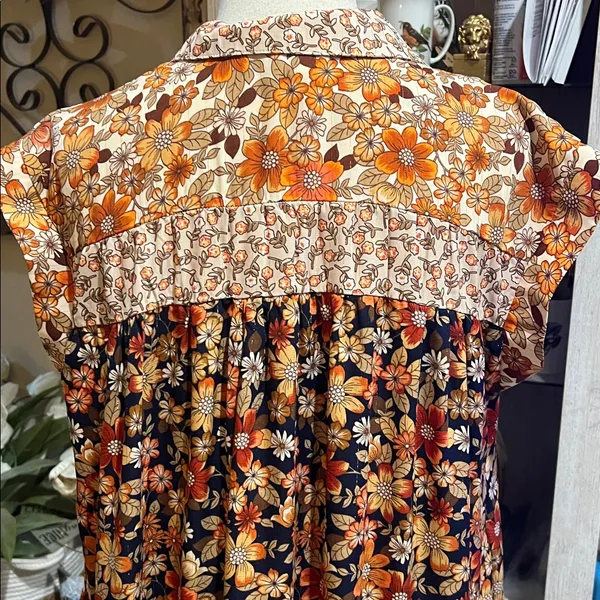 BiBi Floral mini dress, flutter sleeves, button - Image 4