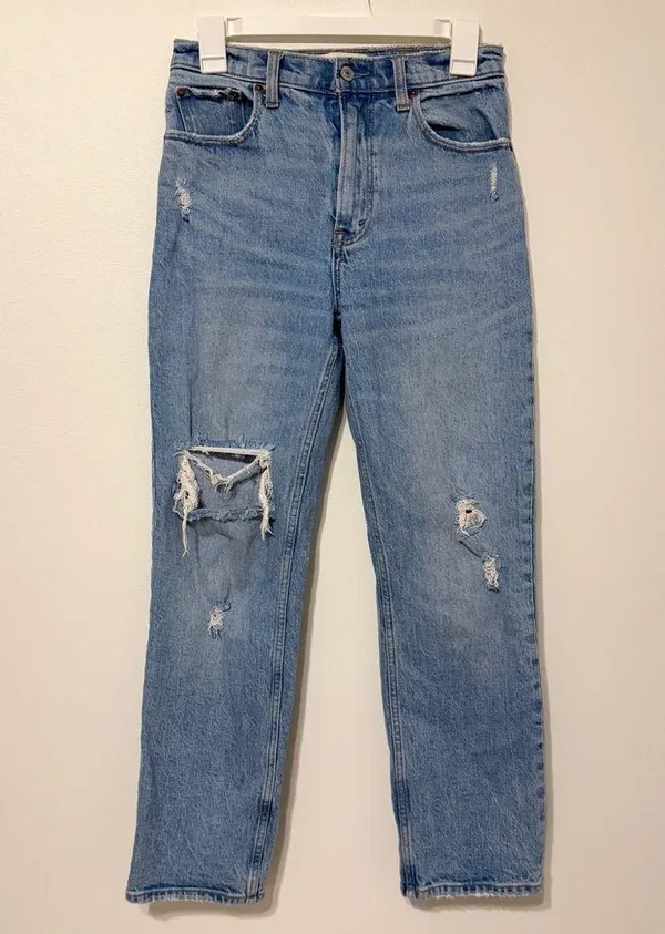 Abercrombie & Fitch The 90s Straight Utra High Rise Size 26 / 2 Short - Image 2
