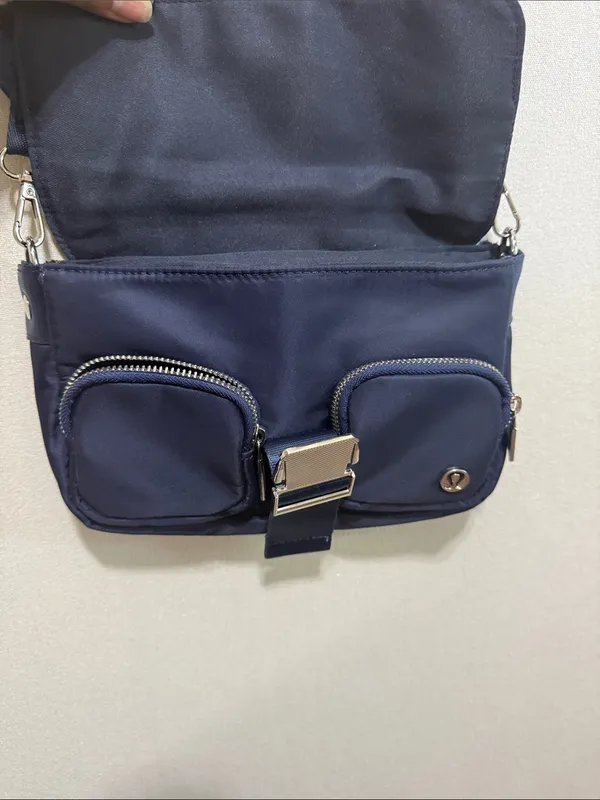 lululemon athletica 3L Navy Crossbody Bag with Silver Hardware - Image 4